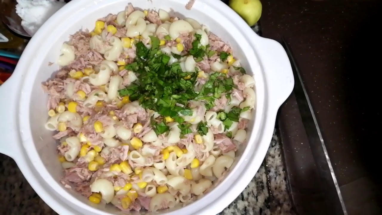 Ensalada de coditos con atún (tuna)