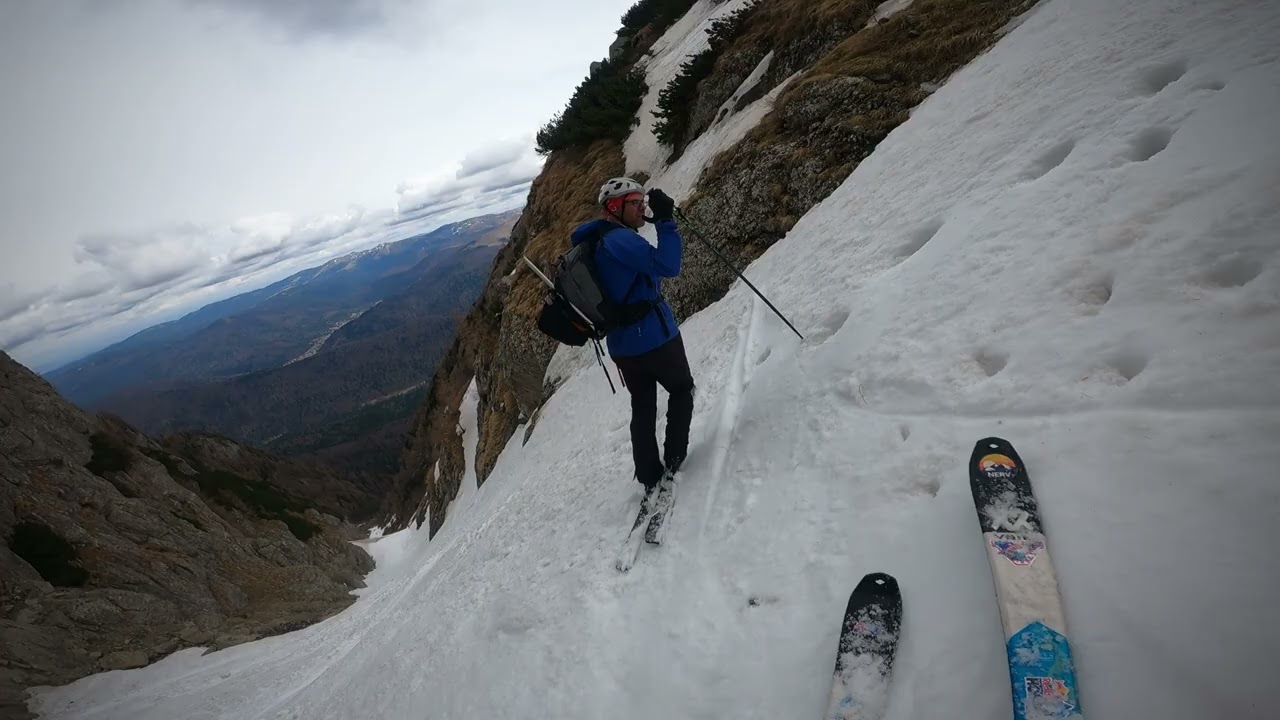 Ski de tura pe Valea Albă în munții Bucegi 6 aprilie 2024