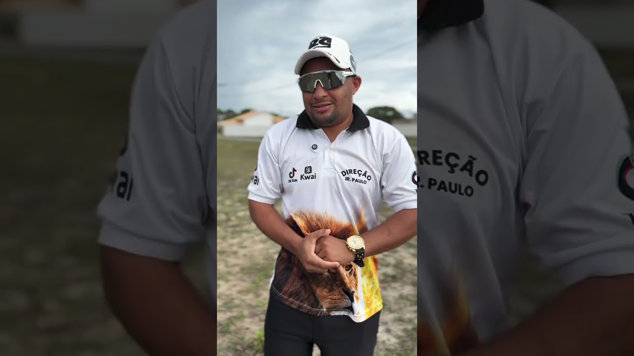 O HOMEM TEM UMA FOTO SUA!