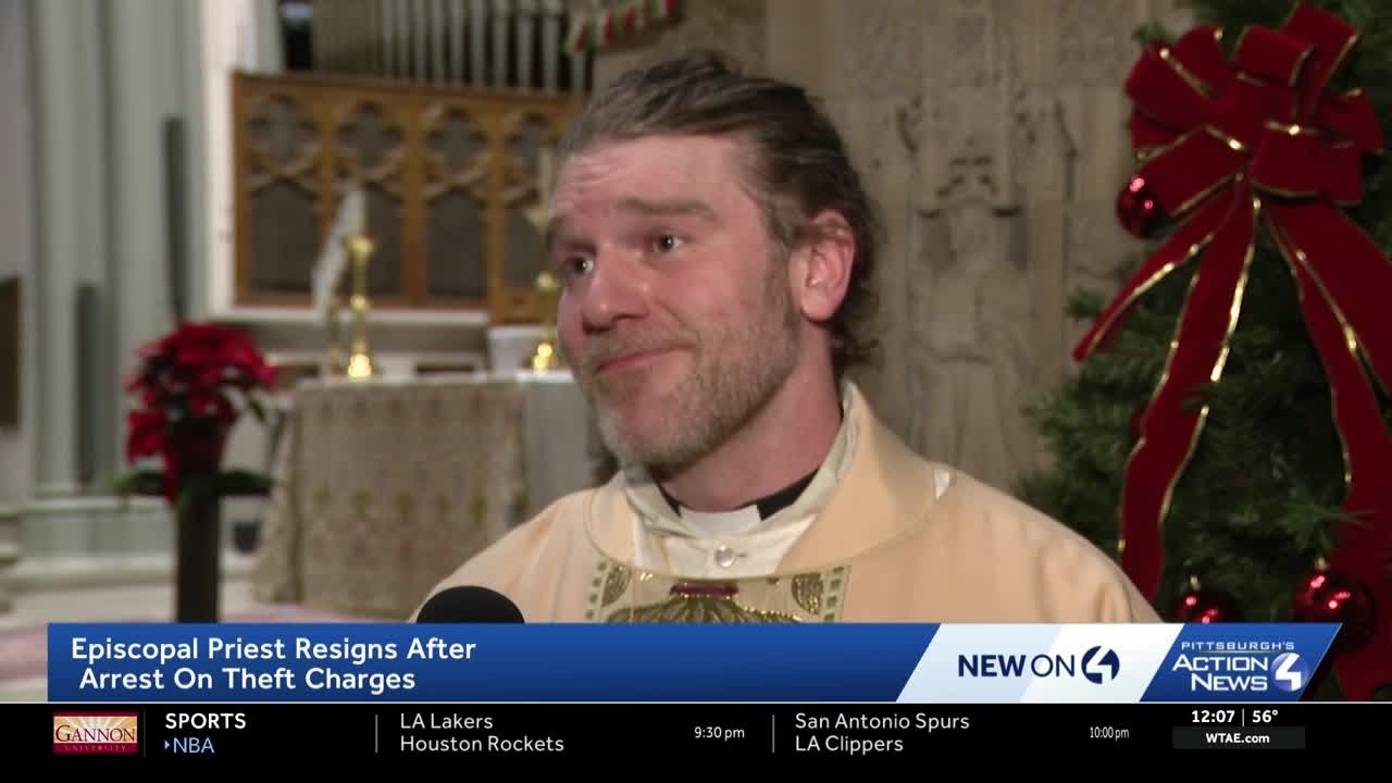 Главный священник собора в Питтсбурге подал в отставку после обвинений в краже бейсбольных карточек.