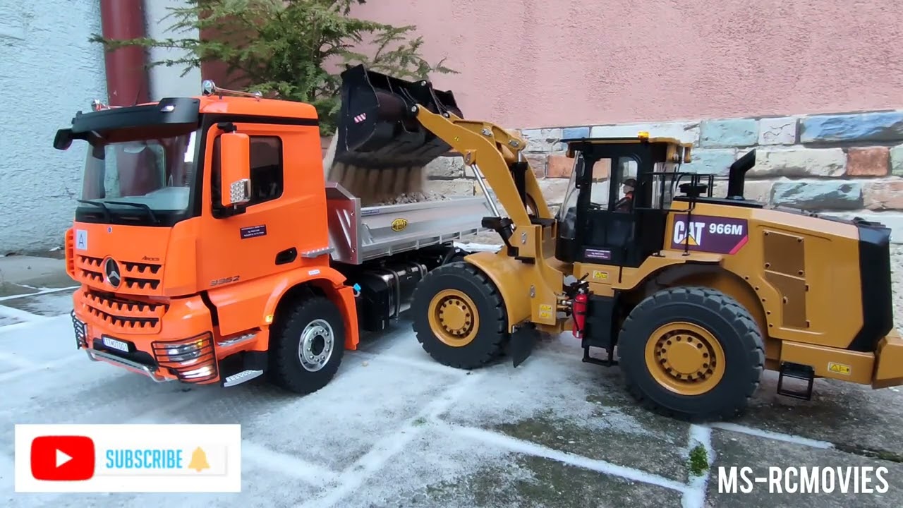 RC Mercedes-Benz AROCS 4WD in action / Kabolite 3362 / CAT 966M / 4K Video