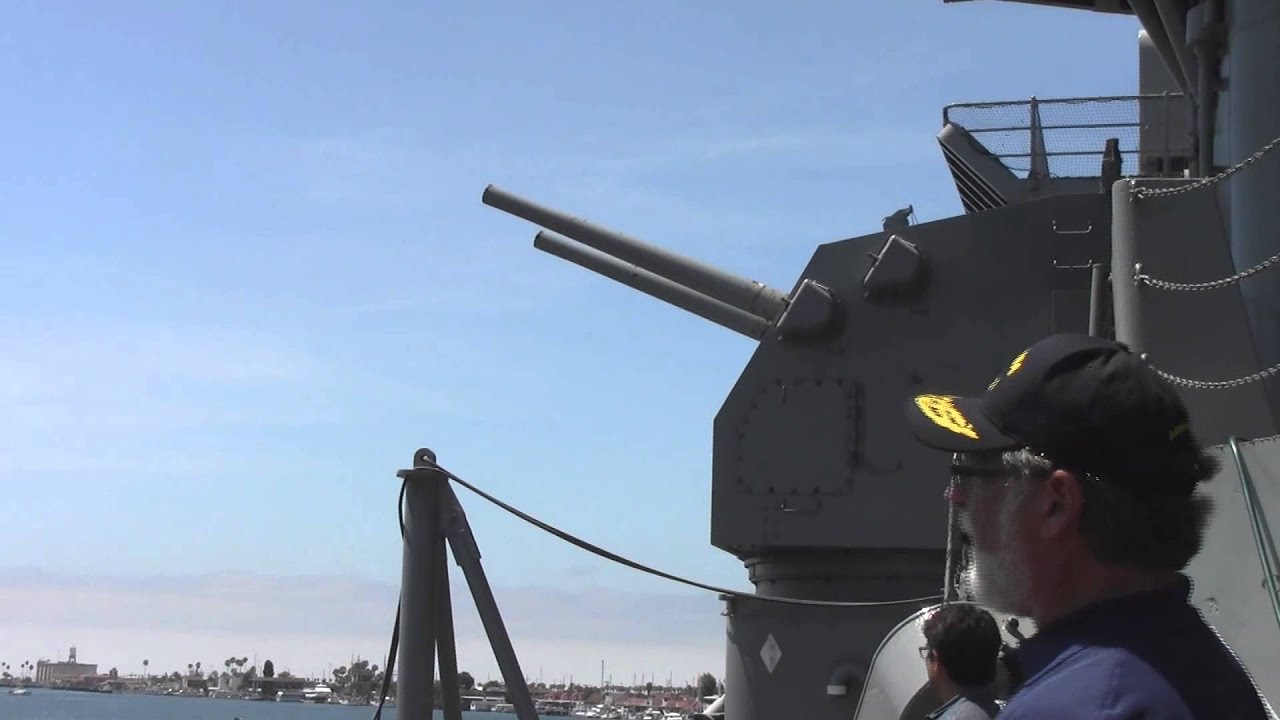 California 2015 - Firing the five inch guns on the USS Iowa