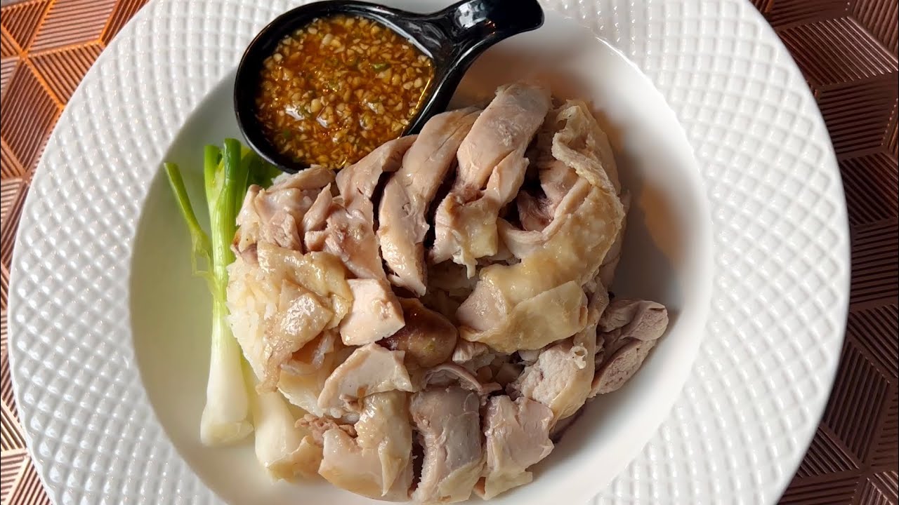 ကြက်ဆီထမင်း ပေါင်းအိုးချက် Thai Chicken Rice which is cooking with rice cooker