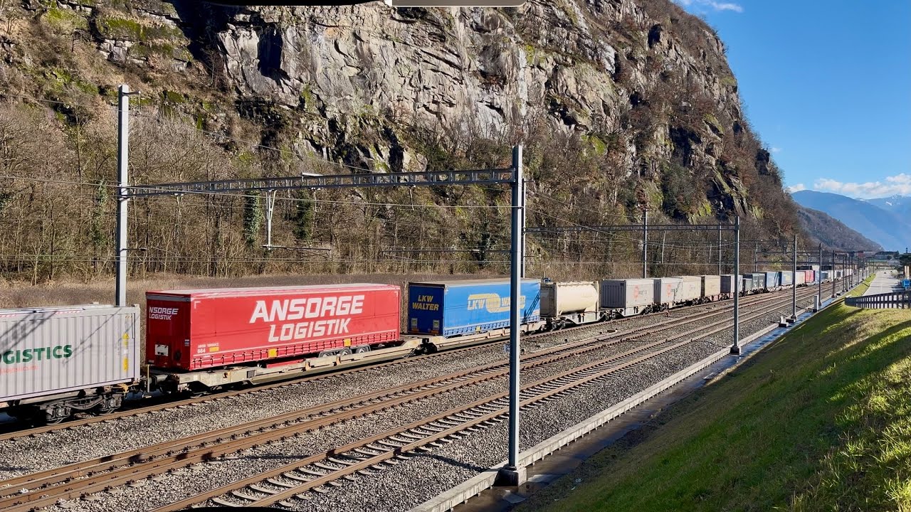 #461# TRENI MERCI - Il merci n. 42031 da Hannover a Novara in transito a Biasca! #alptransit 
