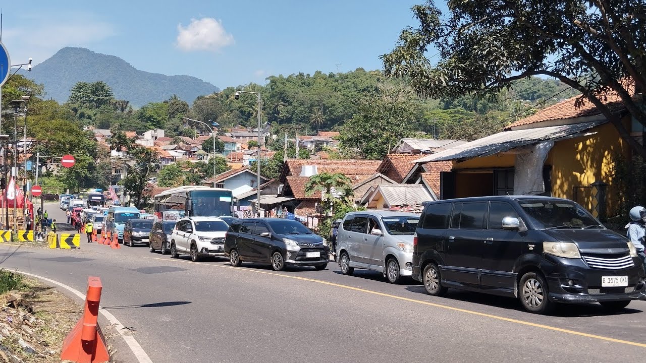 Pantauan arus mudik H-2 jalan cagak nagreg limbangan macet parah nyaris tak bergerak terbaru !