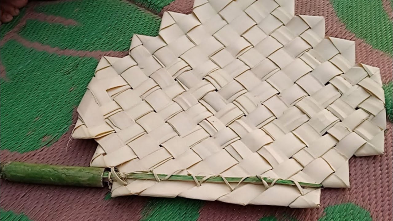 তালপাতার পাখা তৈরী