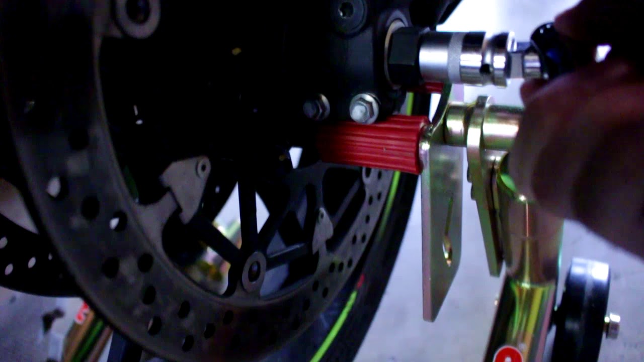 Suzuki GSX-R1000R Front Wheel Removal - Bridgestone S21 Tires