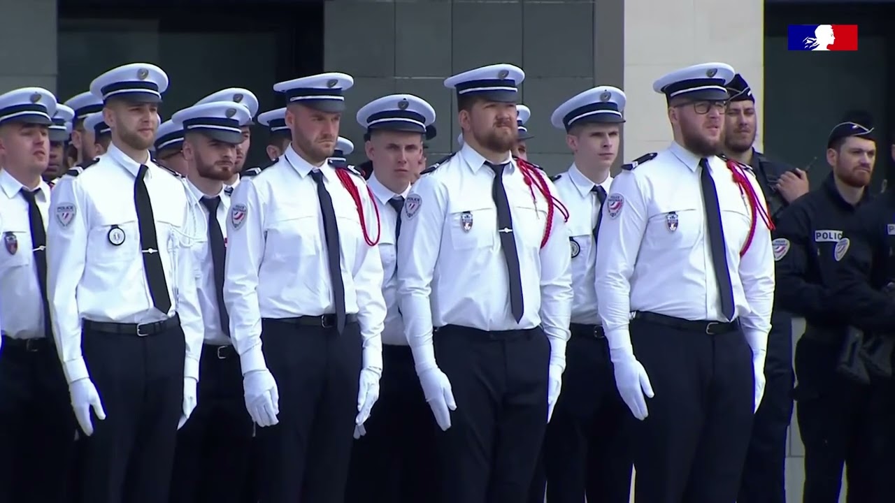 Hommage aux 3 policiers morts en intervention à Roubaix