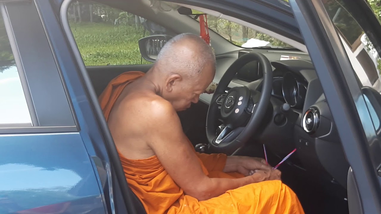Blessing of new car buddist head monk Temple lol,ОСВЯЩЕНИЕ НОВЫХ АВТО ГЛ.МОНАХОМ ХРАМА ТАЙ LOL РЖАКА