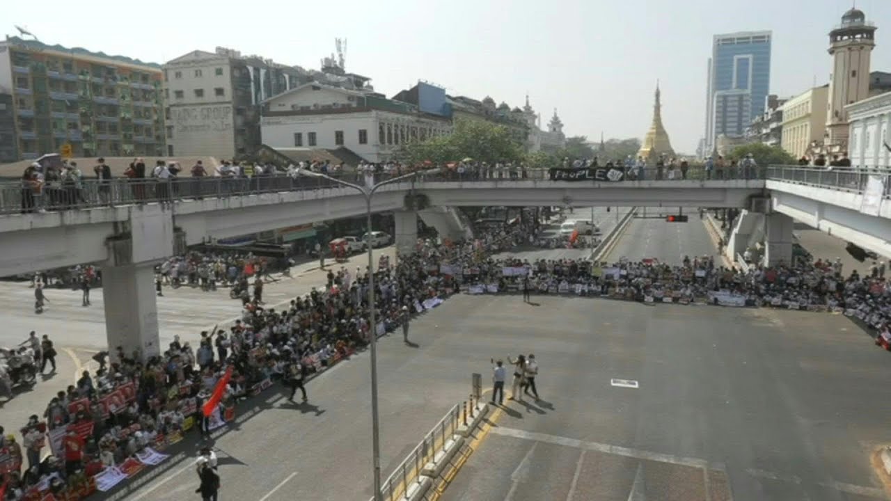 Myanmar: Protesters rally in Yangon despite military build up | AFP