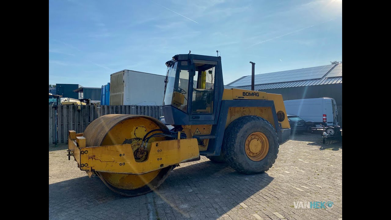 Bomag BW213D 2 single drum demonstration