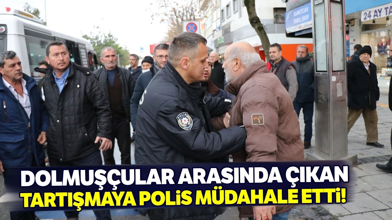 Sakarya’da Şehir Merkezindeki Durakta Hareketli Dakikalar