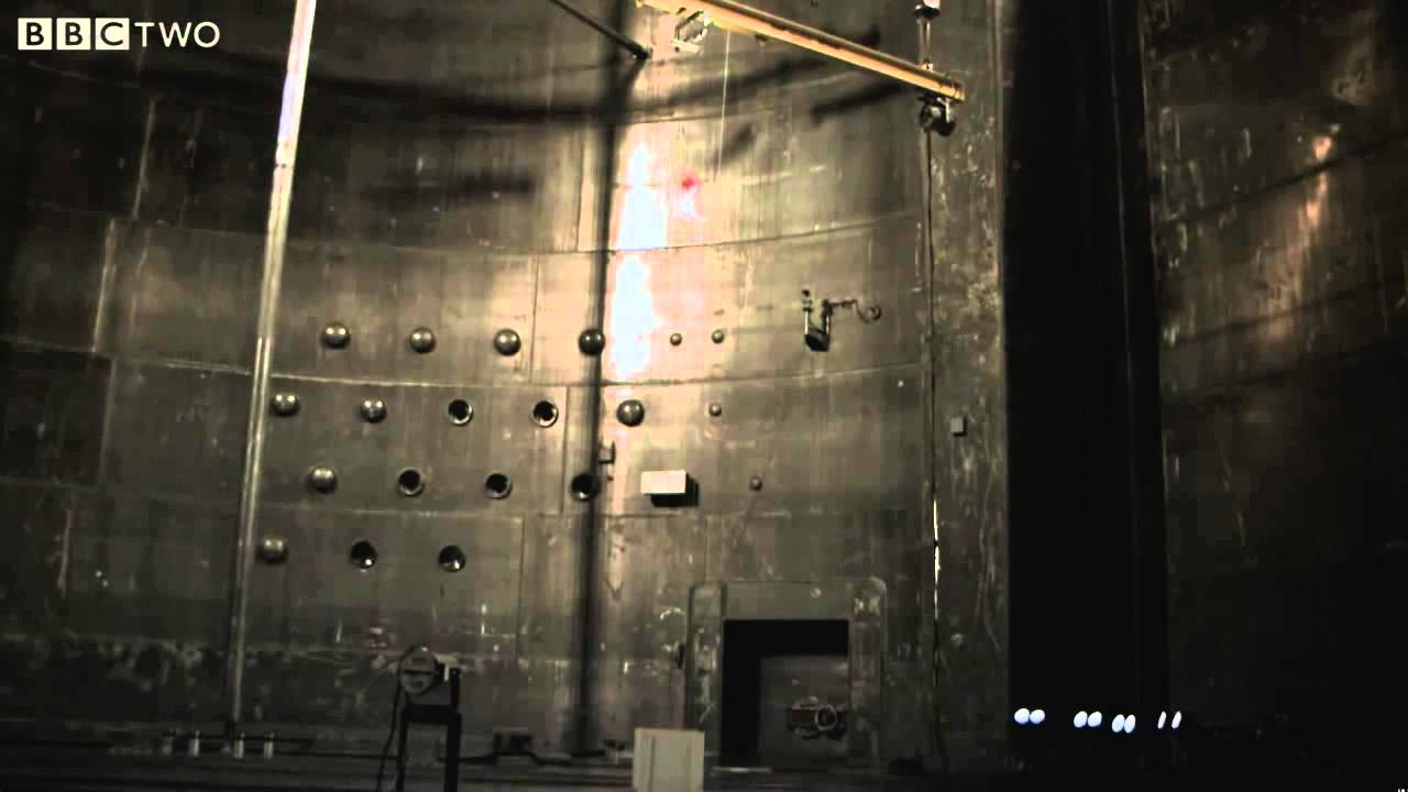 Bowling ball and feathers falling in vacuum