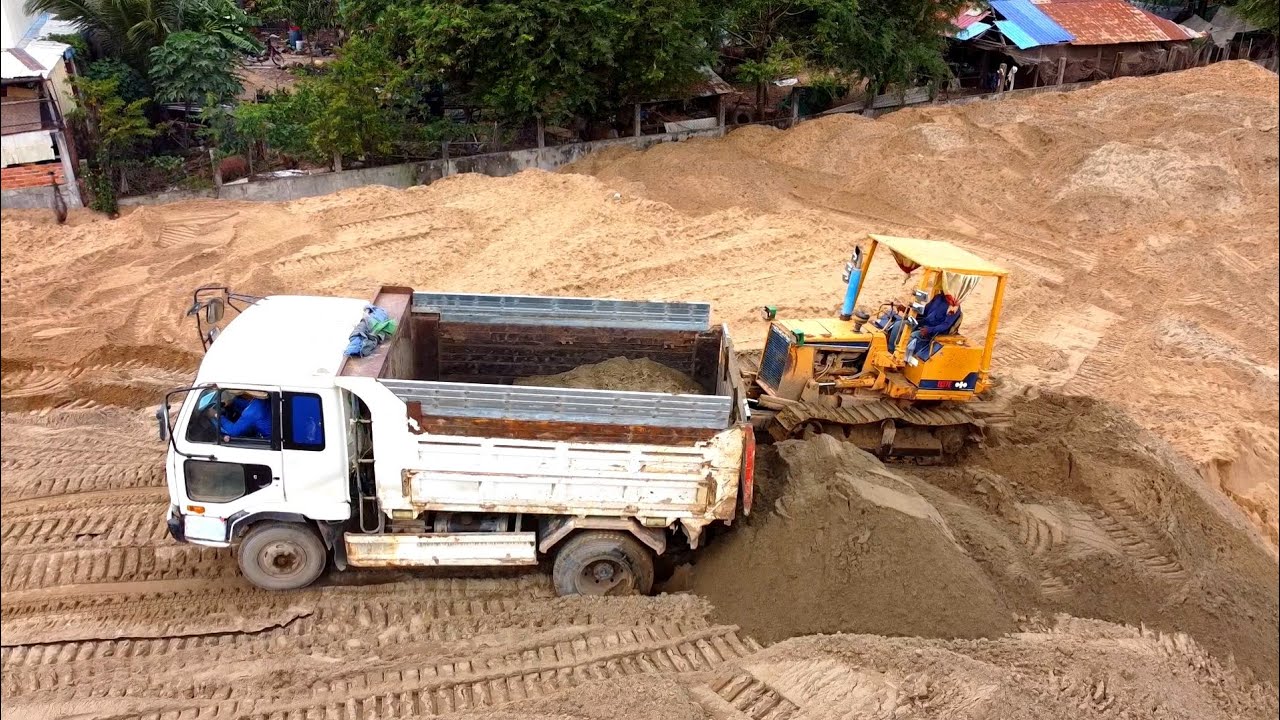 Awesome Processing skiller operator dozer mini pushing recovery dump track stuck with sand 👍
