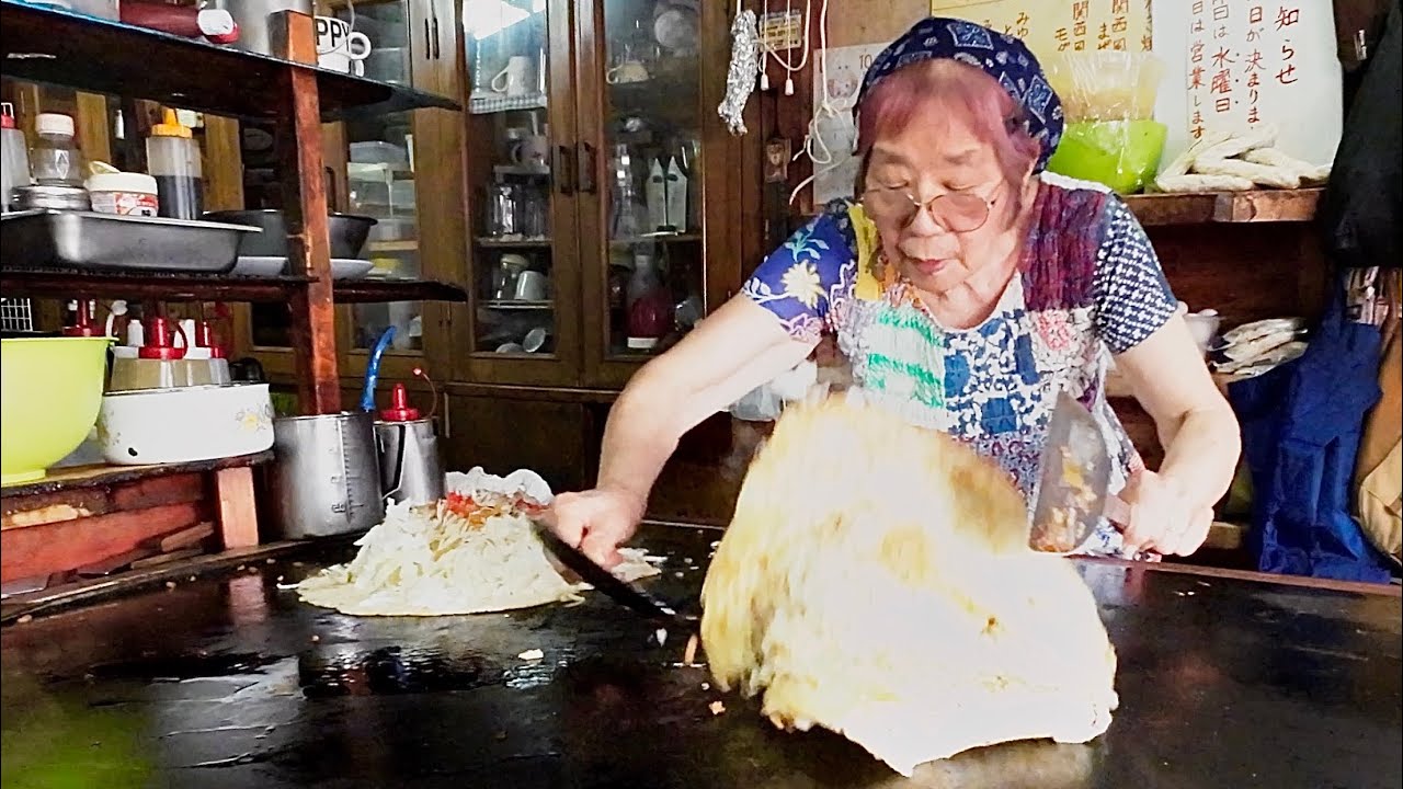 女将さんがジャンボサイズを余裕で裏返す！岡山の奇跡！大サイズのお好み焼き６５０円！(お好み焼き みゆき 平福店