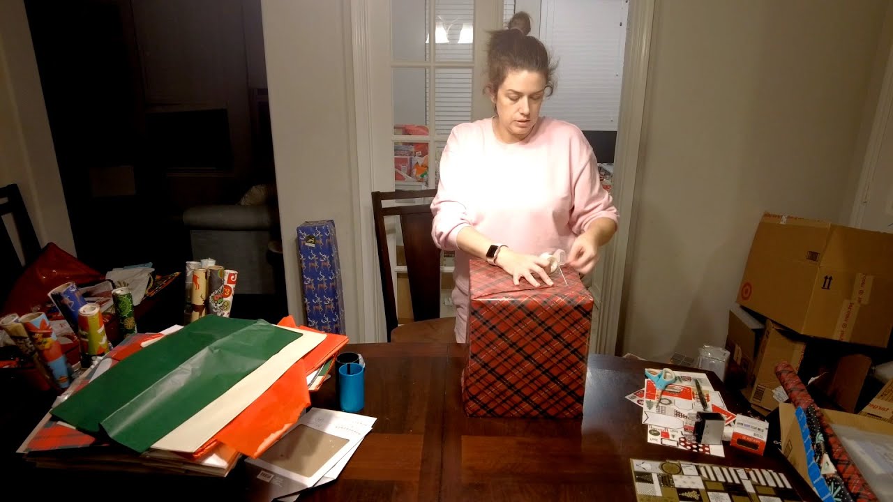 Thunder and Lightning and All the Wrapping  | Vlogmas  2022