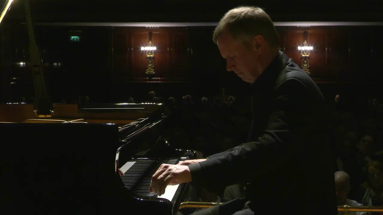 Steven Osborne plays Schumann and Debussy at Wigmore Hall (first half)