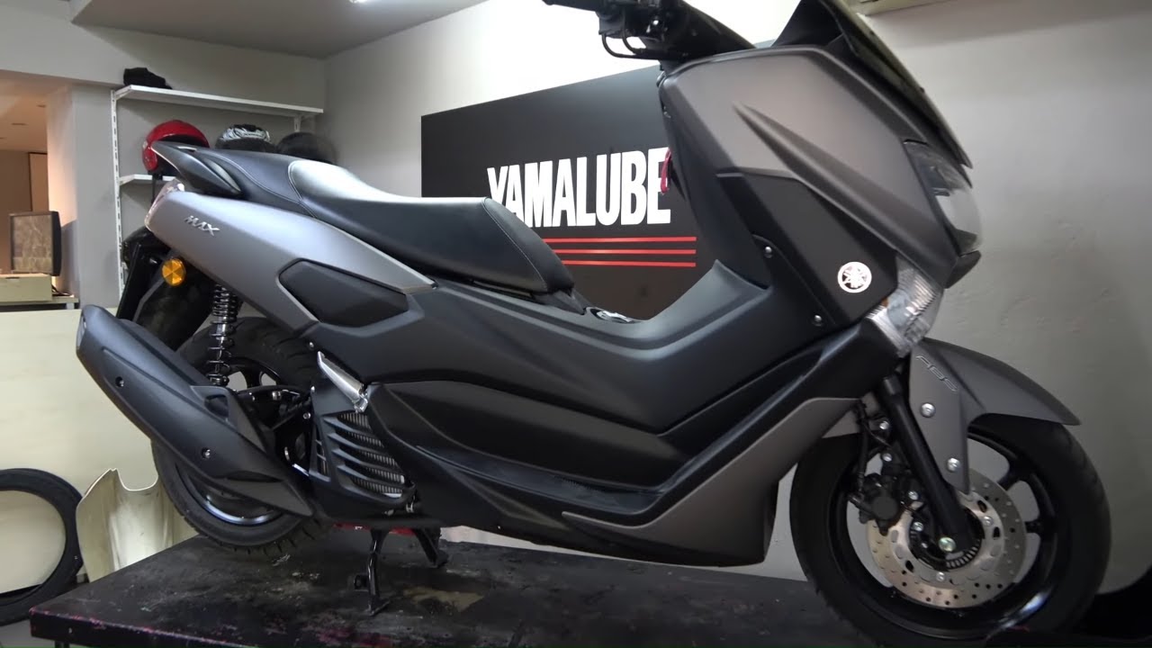 oil change: YAMAHA NMAX 125cc (first service)