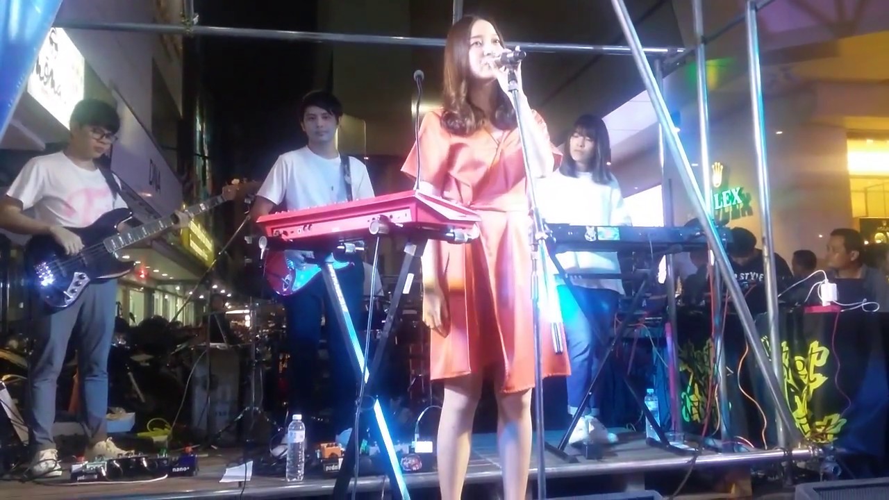โลกที่ไม่มีเธอ - Ink Waruntorn live at Street Art Market in Siam Square ชอย 5 (16/01/2018)