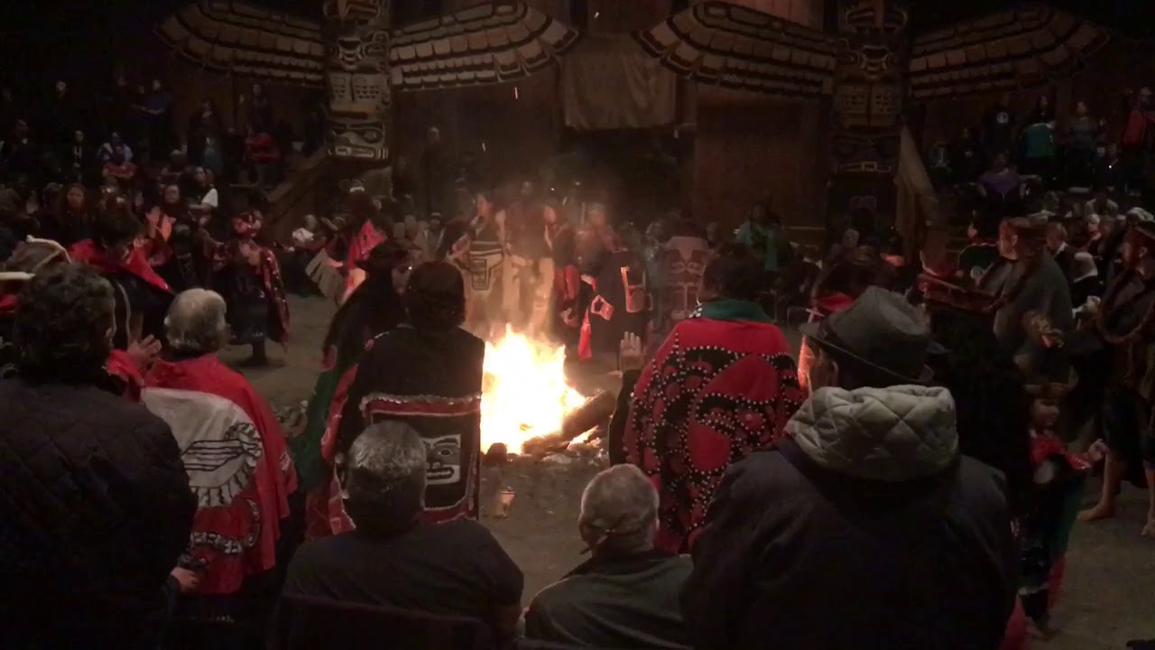 Gali’su’kwala : Musgamagw-Dzawadaenuxw ladies dance