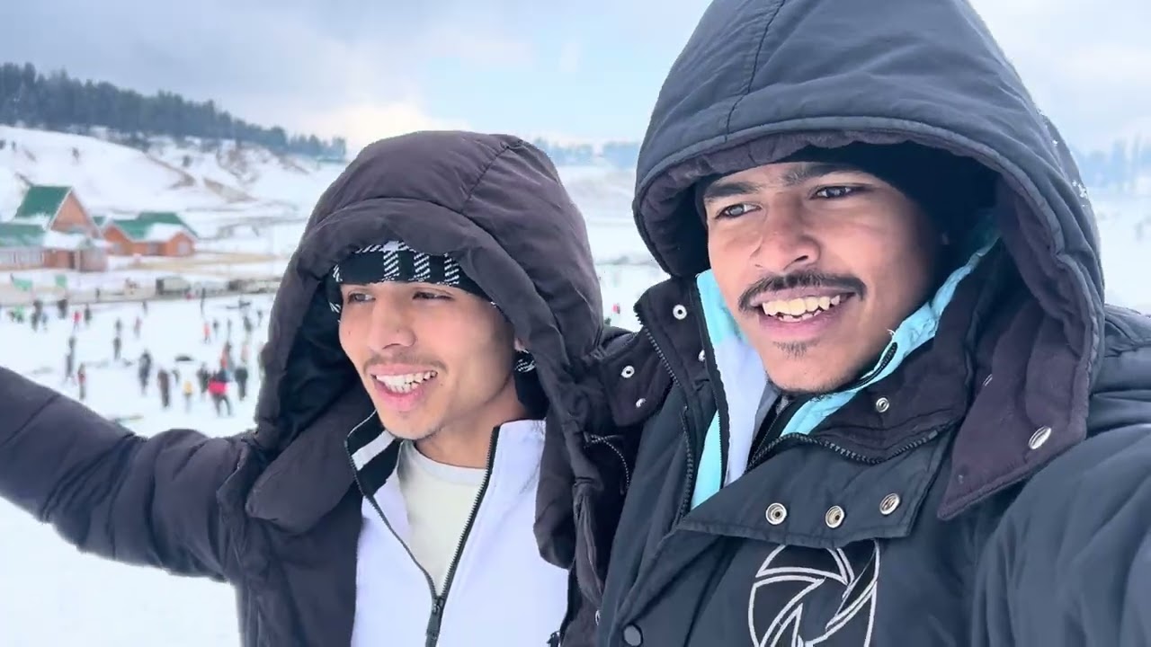 Gulmarg bhot enjoy ￼kiya 😎🫂