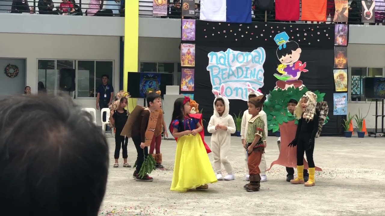 Sr. Kinder book week presentation (snow white)