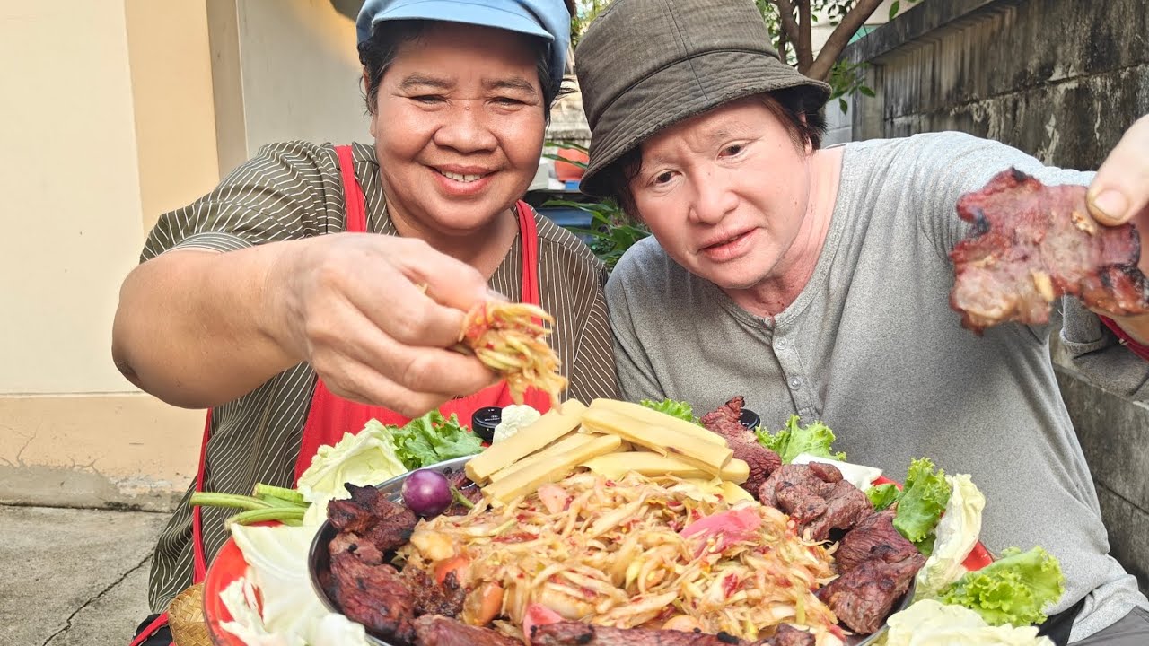 เนื้อสันย่างทาเกลือกับส้มตำแค่นี้ก็แซ่บได้lสไตล์นายฮ้อยเผือก
