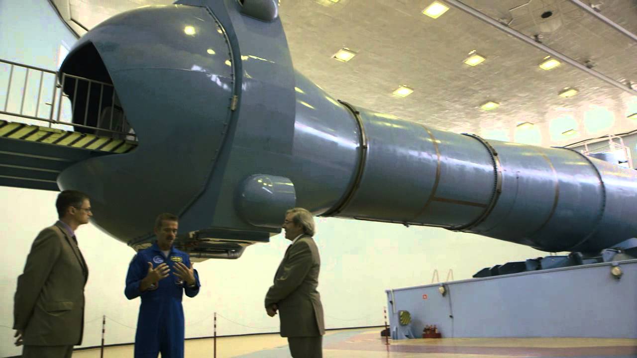 Chris Hadfield à l'intérieur de la centrifugeuse