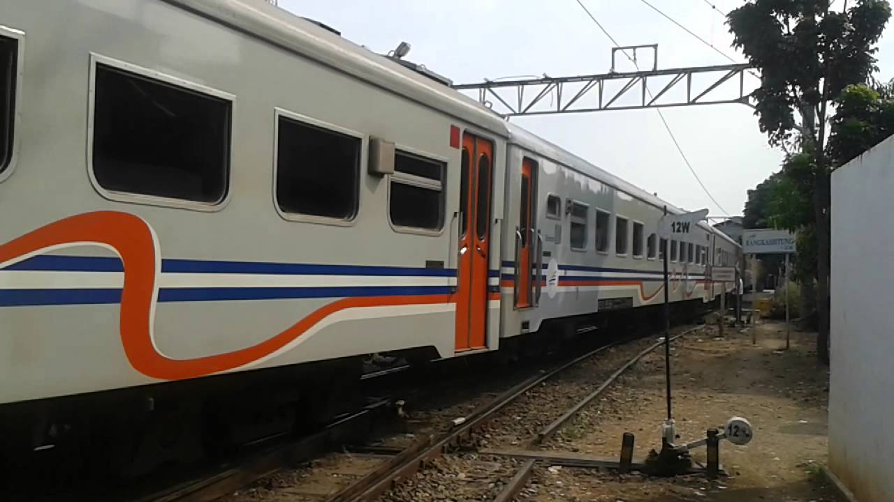 CC 206 13 89 feat KA rangkas jaya langsir di stasiun besar rangkasbitung