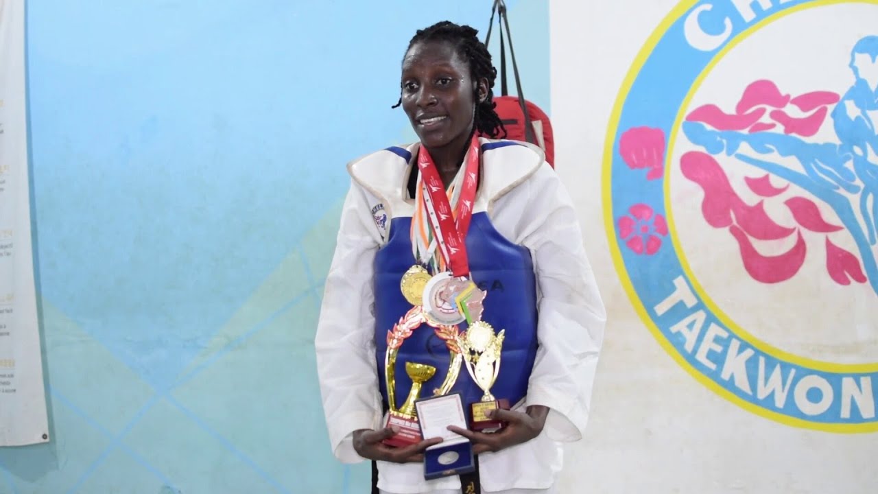 Mariama Cissé, jeune étudiante et taekwondoïste avec 17 médailles au plan national et international