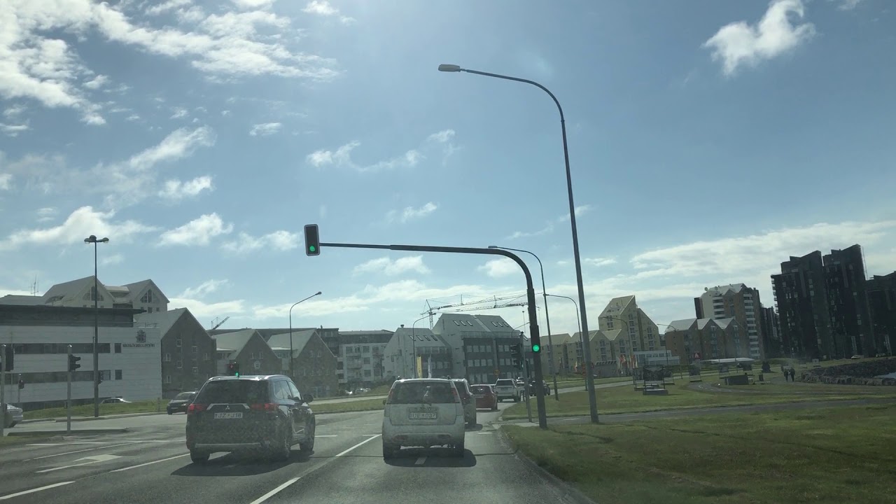 SUNNY DAY IN ICELAND: Driving in Reykjavik on a Saturday