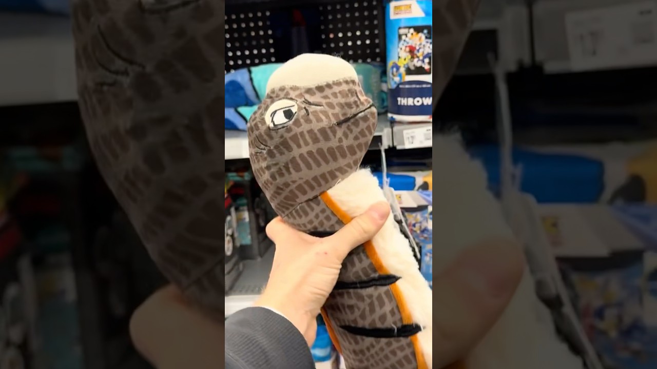 Гигантская плюшевая игрушка Титанозавр из фильма «Мир Юрского периода: Возрождение» в Walmart! 