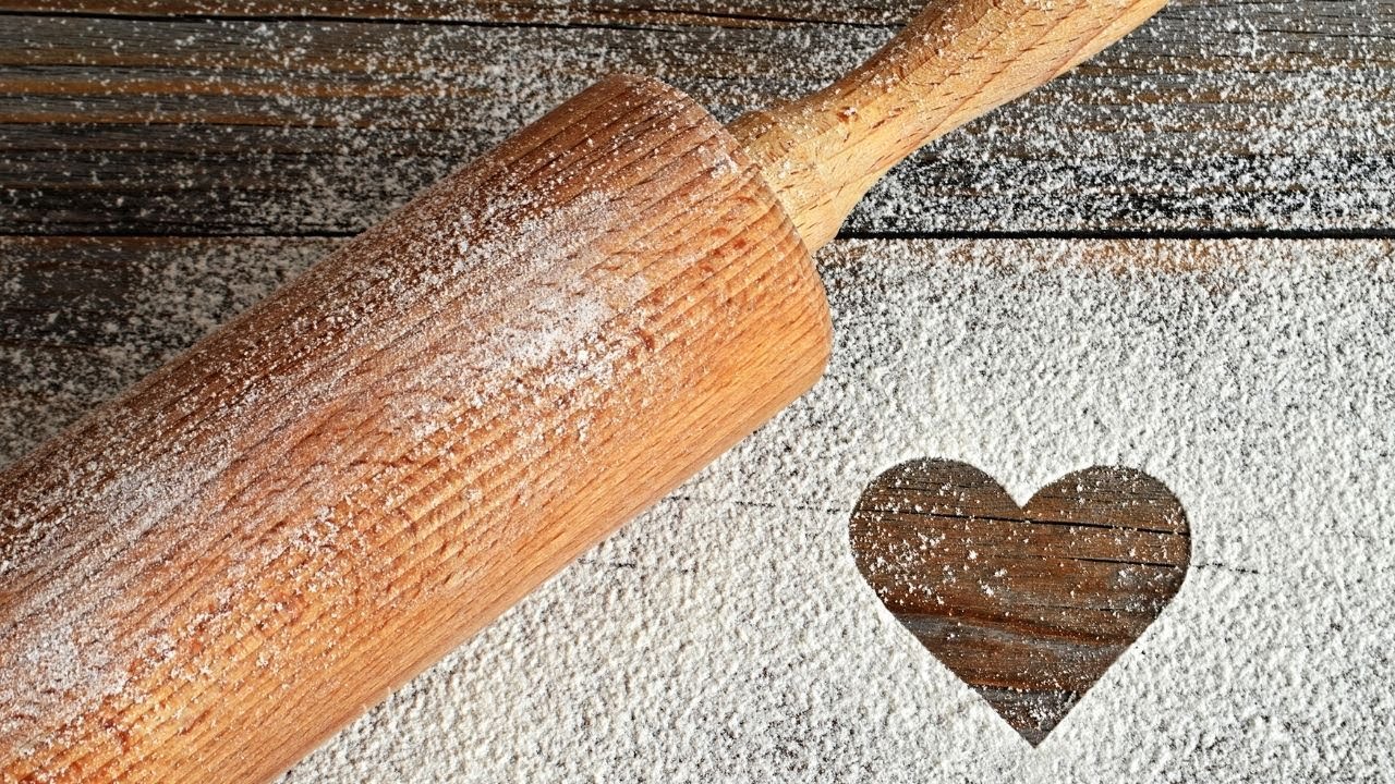 أنواع الطحين وطريقة عمل طحين الخبز وطحين الكيك