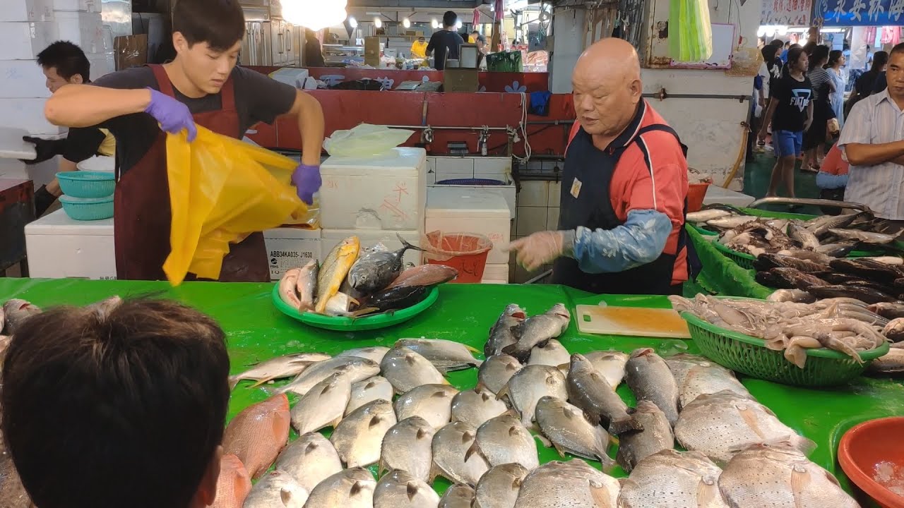 超誇張!!!一大盤十幾條魚，才賣1000元台幣，人客都暴動了~~ Seafood acution