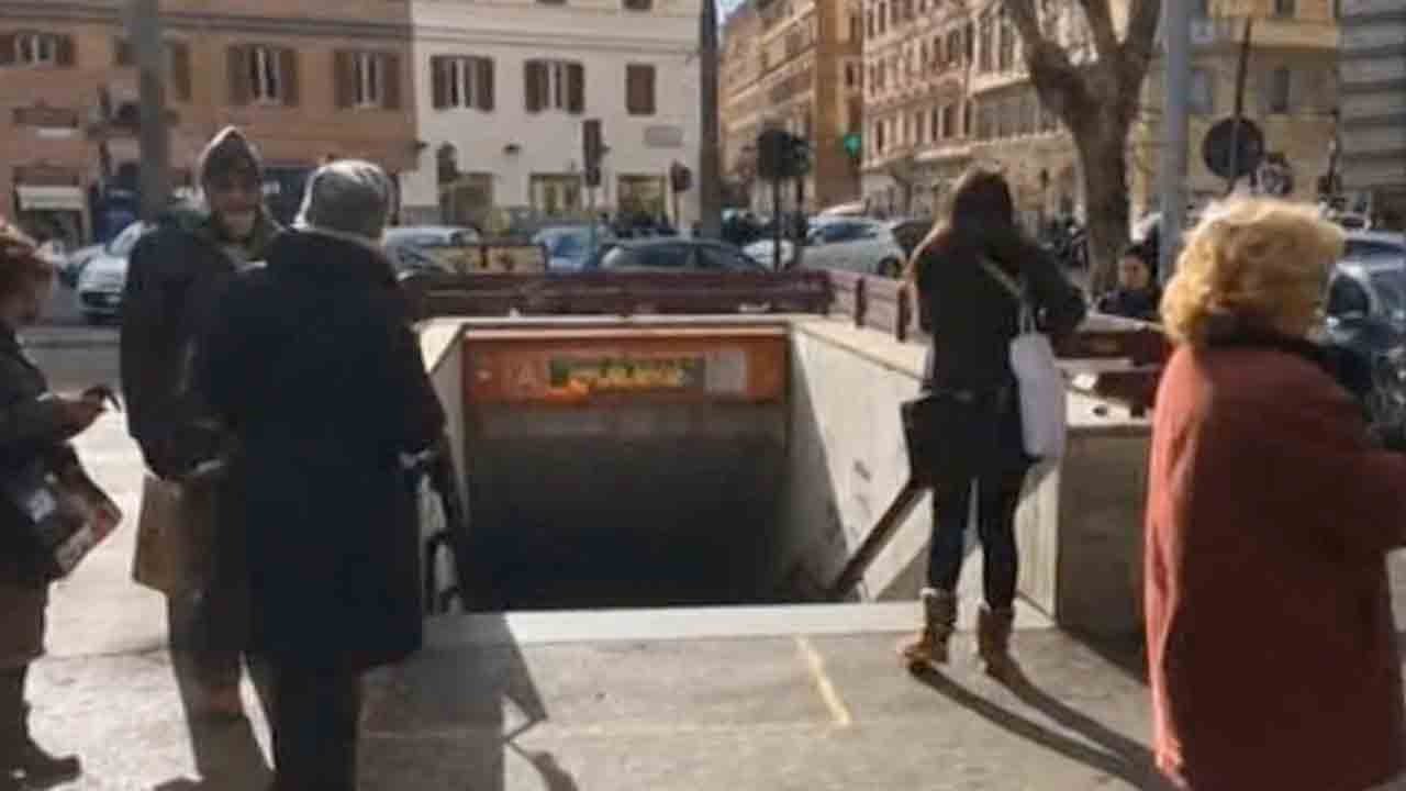 Italy earthquakes: Rome subway closed after three tremors
