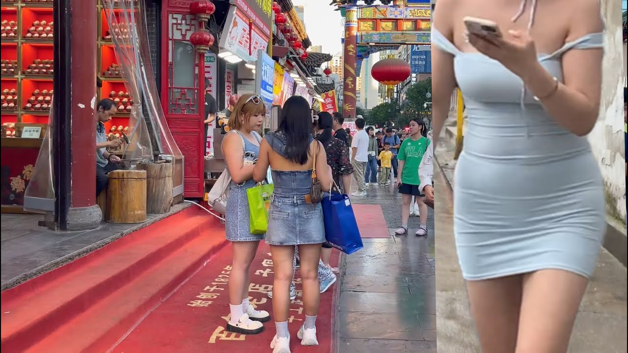 太原街拍-帽兒巷-羊市街-解放路。Taiyuan Street Photography. Streets in Taiyuan on Thursday, July 17, 2025.