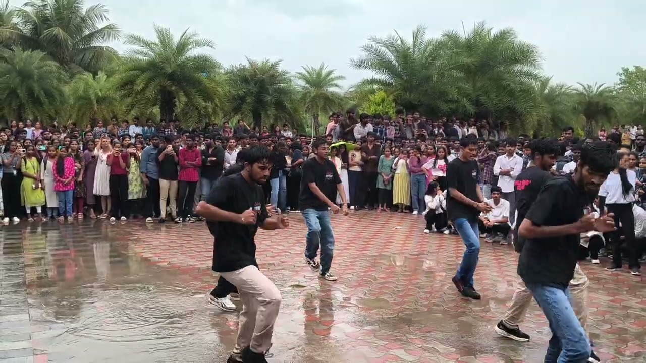 RoohsOnFire Freshers 2k25 Flashmob 🔥