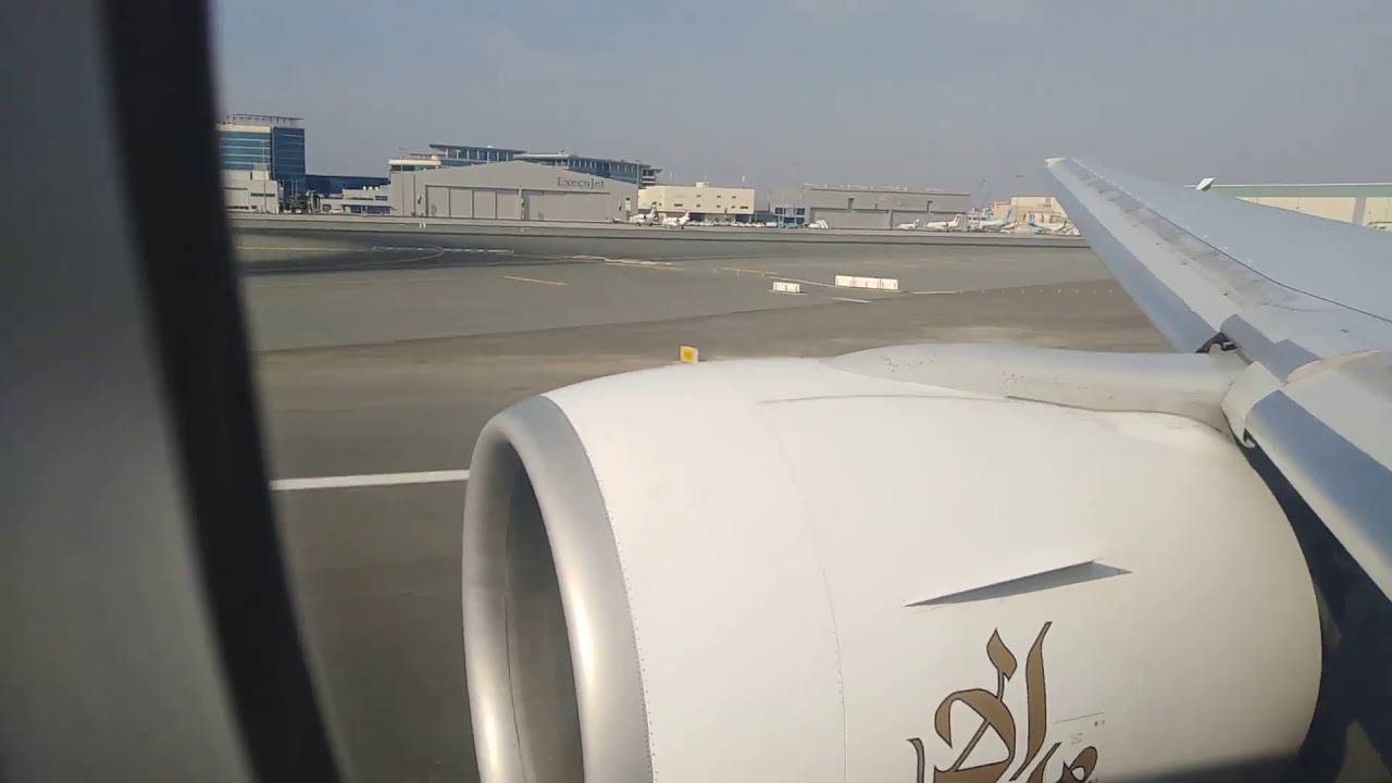 AMAZING BOEING 777 300ER ENGINE ROAR!!!! Boeing 777-300er Takeoff From Dubai Off To Bahrain.