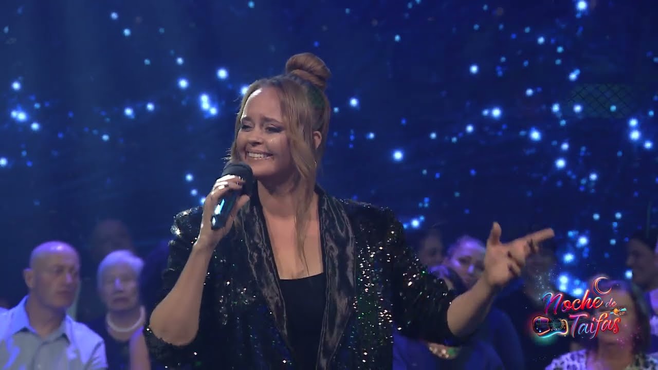 SHAILA D&Uacute;RCAL canta LA GATA BAJO LA LLUVIA