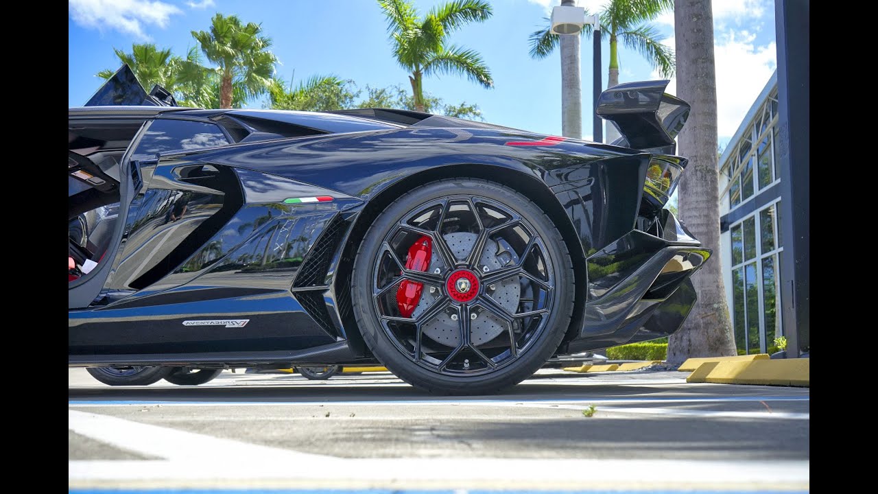 Lamborghini Aventador SVJ Roadster ANGRY BLACK BULL Interior Exterior SOUND at Lamborghini Miami