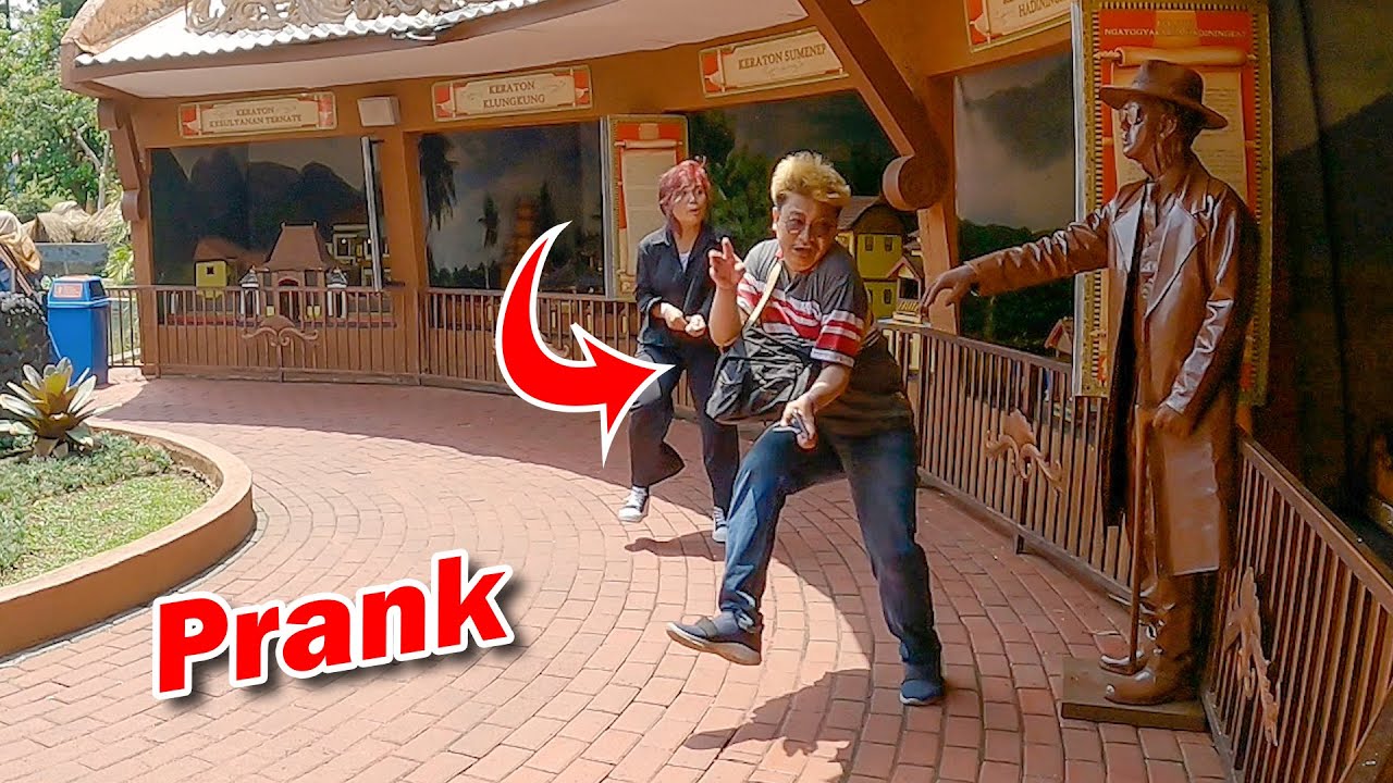 Kagetnya Pria ini Terlalu Kocak,  living statue , human statue prank