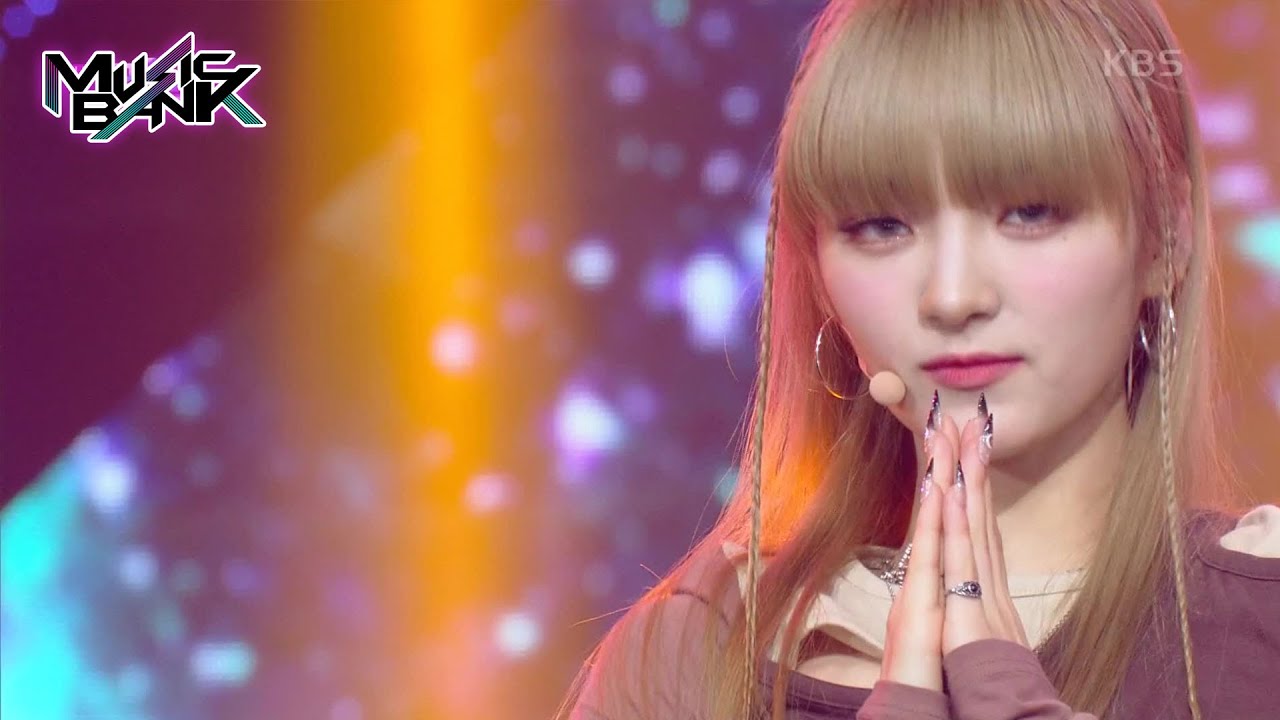 La Luna - ICHILLIN' [Music Bank] | KBS WORLD TV 220701