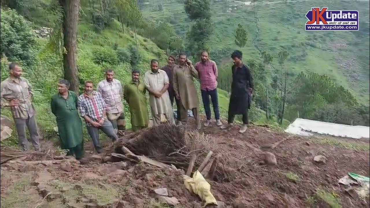 Due to heavy rain, houses in Kalaban Baniyawala of Mendhar got submerged