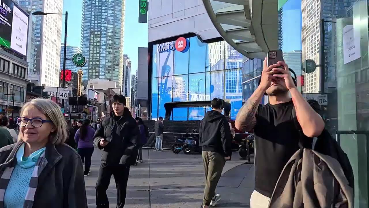 GOT LOST IN THE P.A.T.H- Downtown Toronto #torontowalk #walkingtour