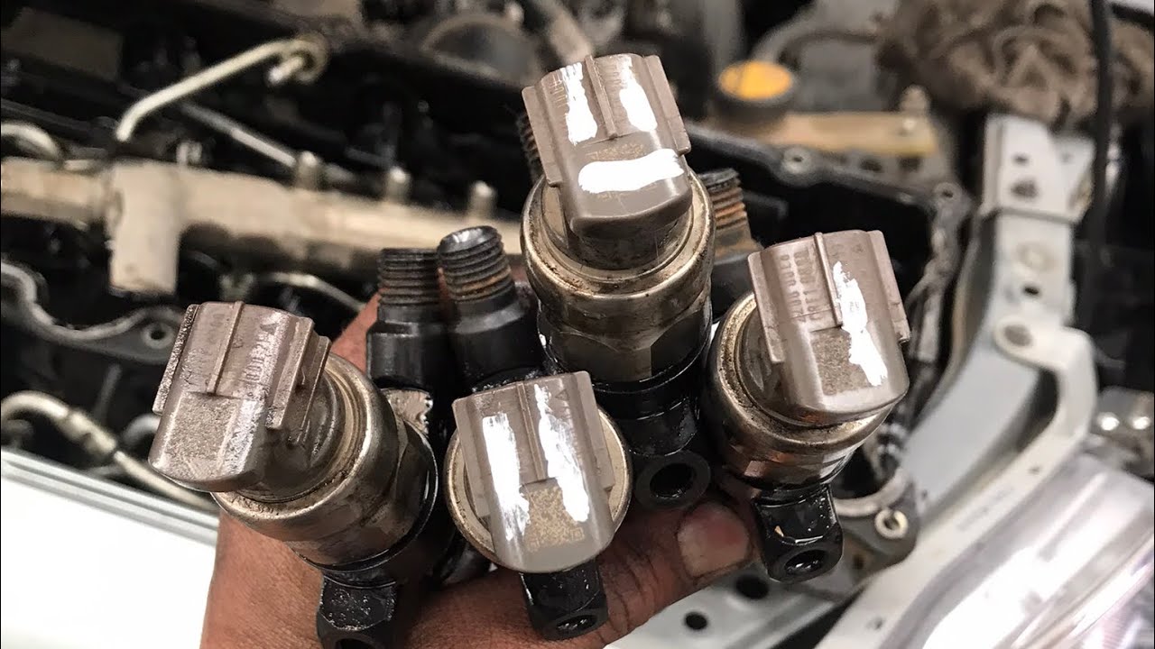 Снятие форсунок с дизельного двигателя Toyota Hilux 2.5, 2KD (часть 1)