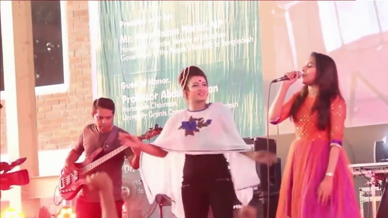 A beautiful stage performance of singer LIZA