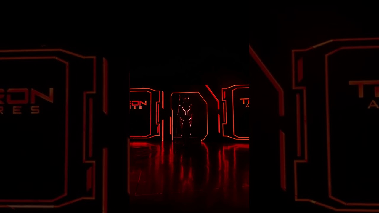 Programs have breached Hall H. #sdcc #tronares