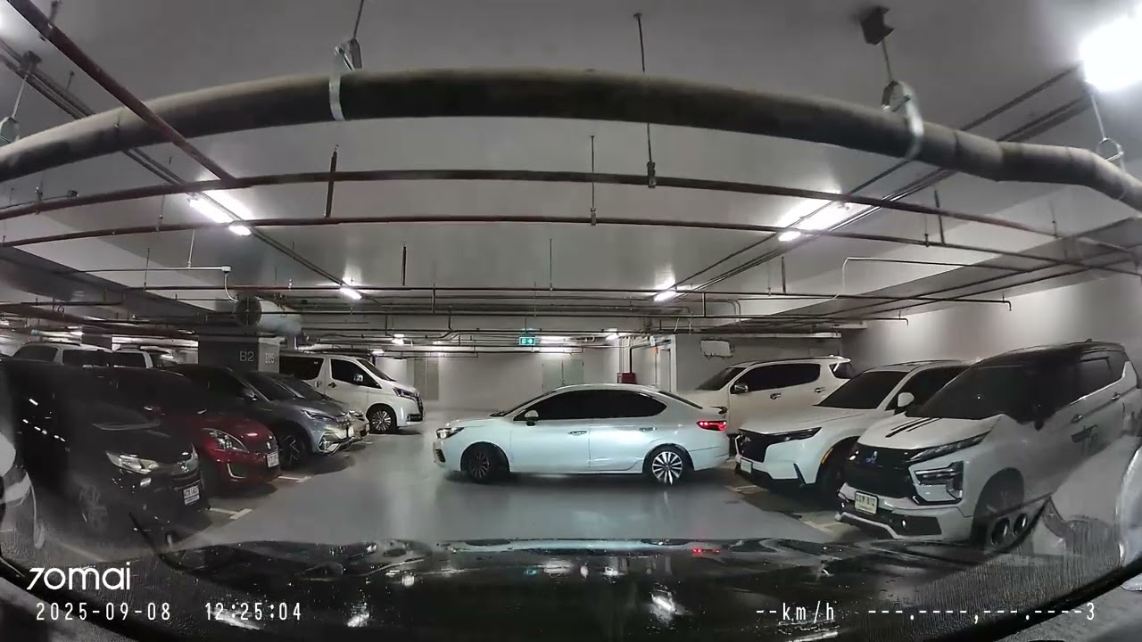 ลานจอดรถ ดุสิต เซ็นทรัล พาร์ค | Dusit Central Park Carpark 