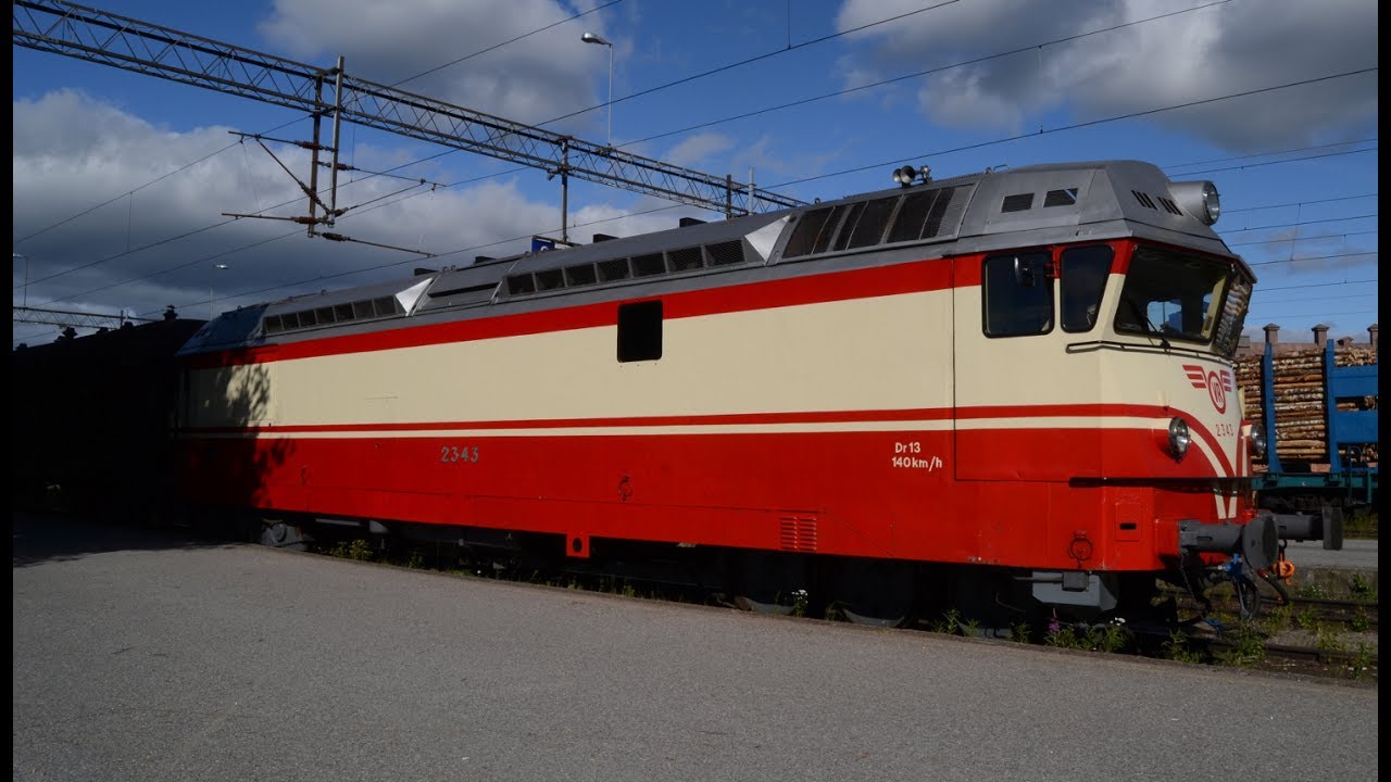 Museojuna lähtee asemalta