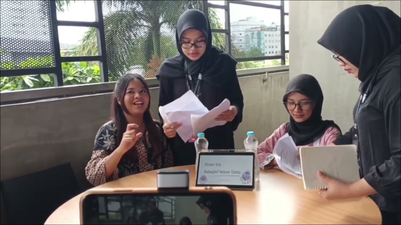 Pintar Iya, Bahagia Belum Tentu_Nadza Auralia R._R3D_Lomba Metodologi Pembelajaran 